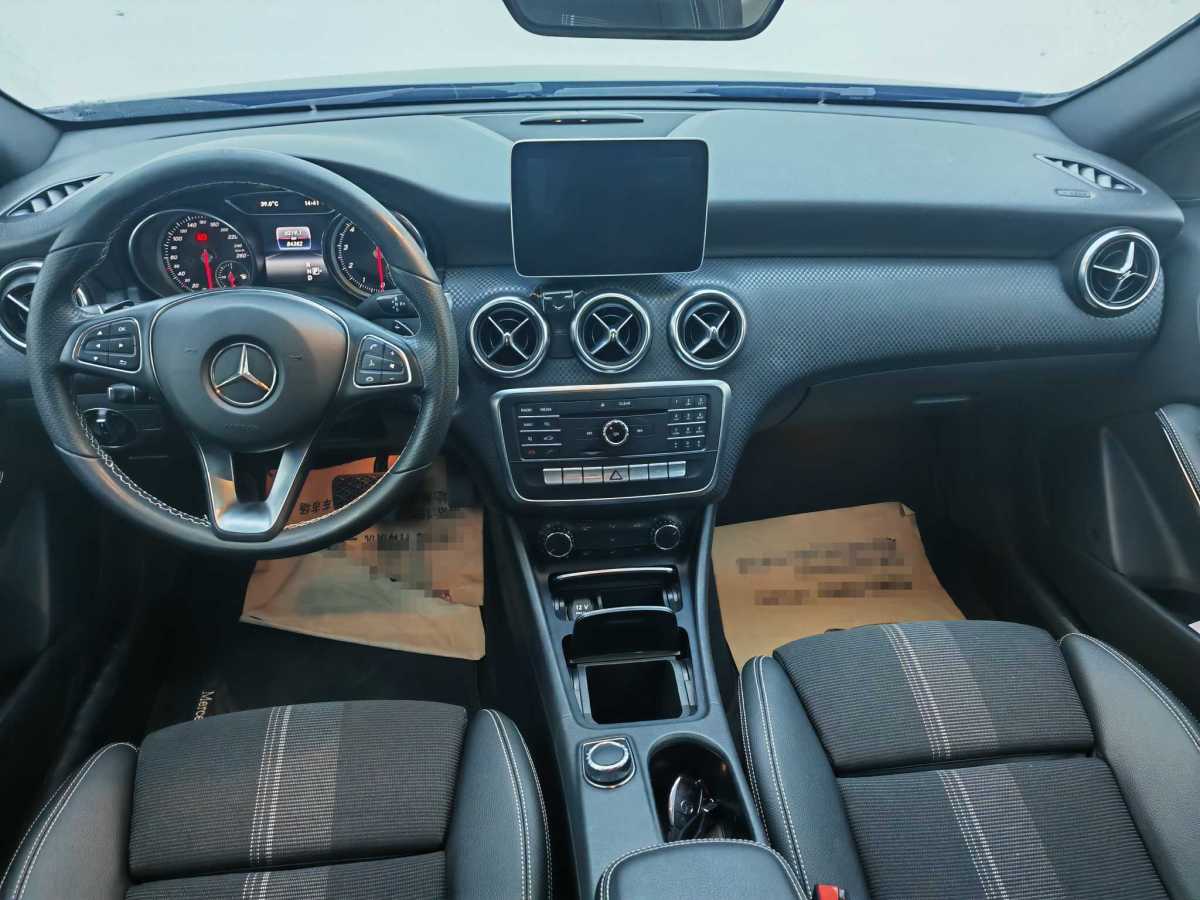 2017年9月奔驰 奔驰A级  2017款 改款 A 200 时尚型
