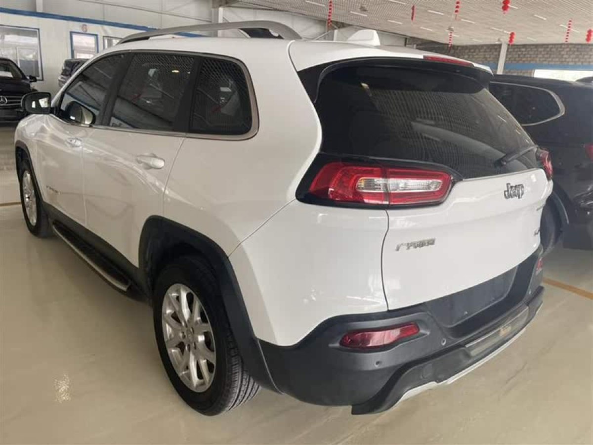 Jeep 自由光  2016款 2.4L 領(lǐng)先版圖片