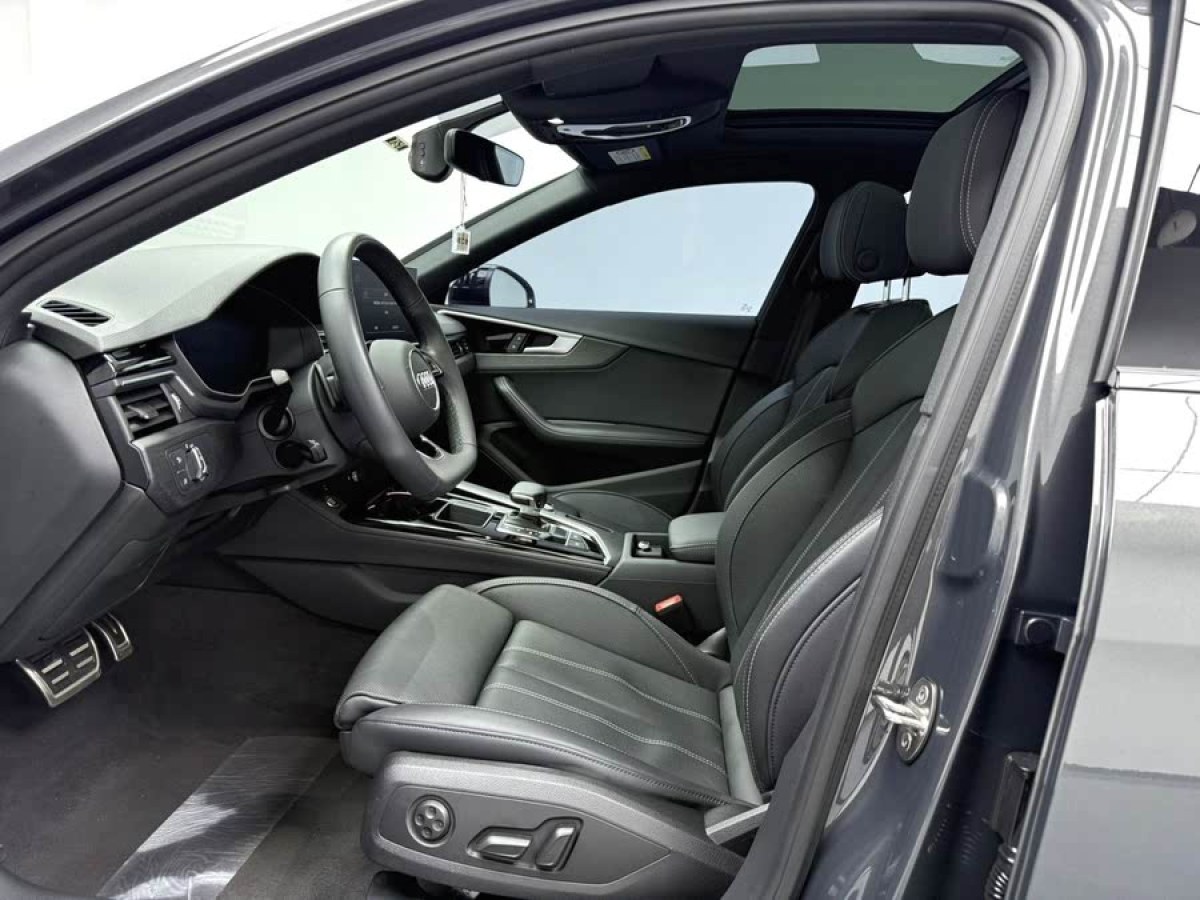 奧迪 奧迪A4L  2023款 40 TFSI 豪華動感型圖片