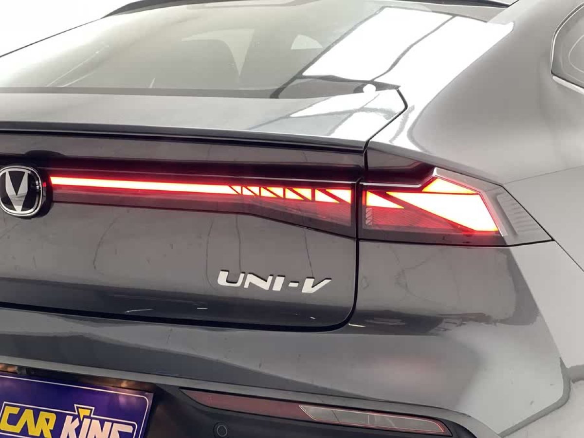 長(zhǎng)安 長(zhǎng)安UNI-V  2023款 1.5T 尊貴型圖片