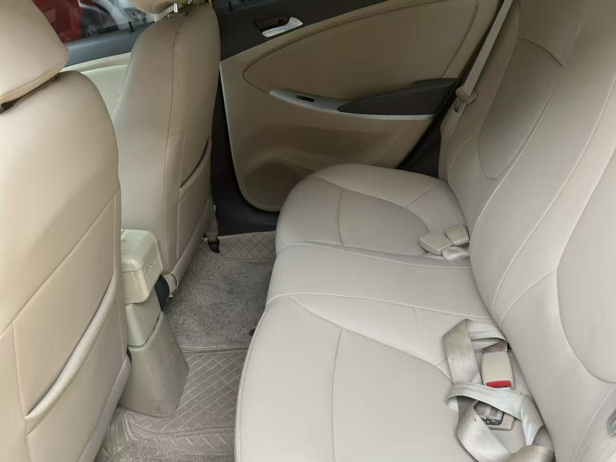 現(xiàn)代 瑞納  2010款 三廂 1.4L 手動舒適型GS圖片