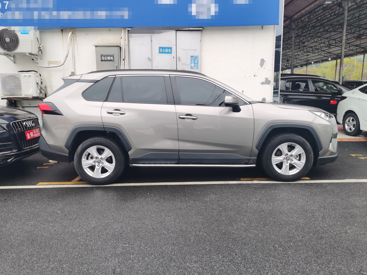 豐田 RAV4  2018款 榮放 2.0L CVT兩驅(qū)風(fēng)尚版圖片