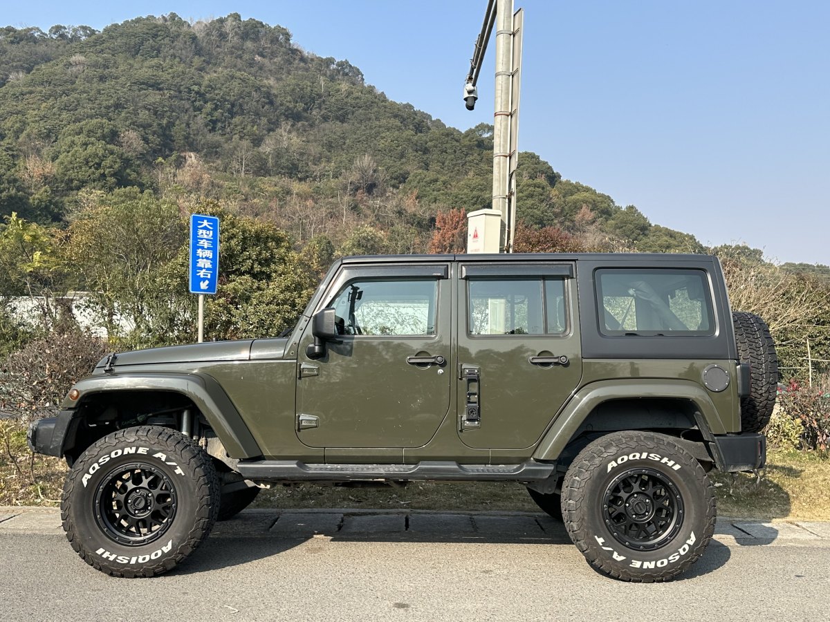 Jeep 牧馬人  2015款 3.0L Sahara 四門(mén)舒享版圖片