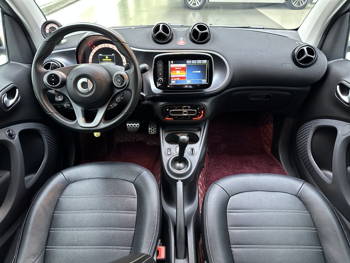 2018年8月smart fortwo  2018款 0.9T 66千瓦耀鈦度特別版