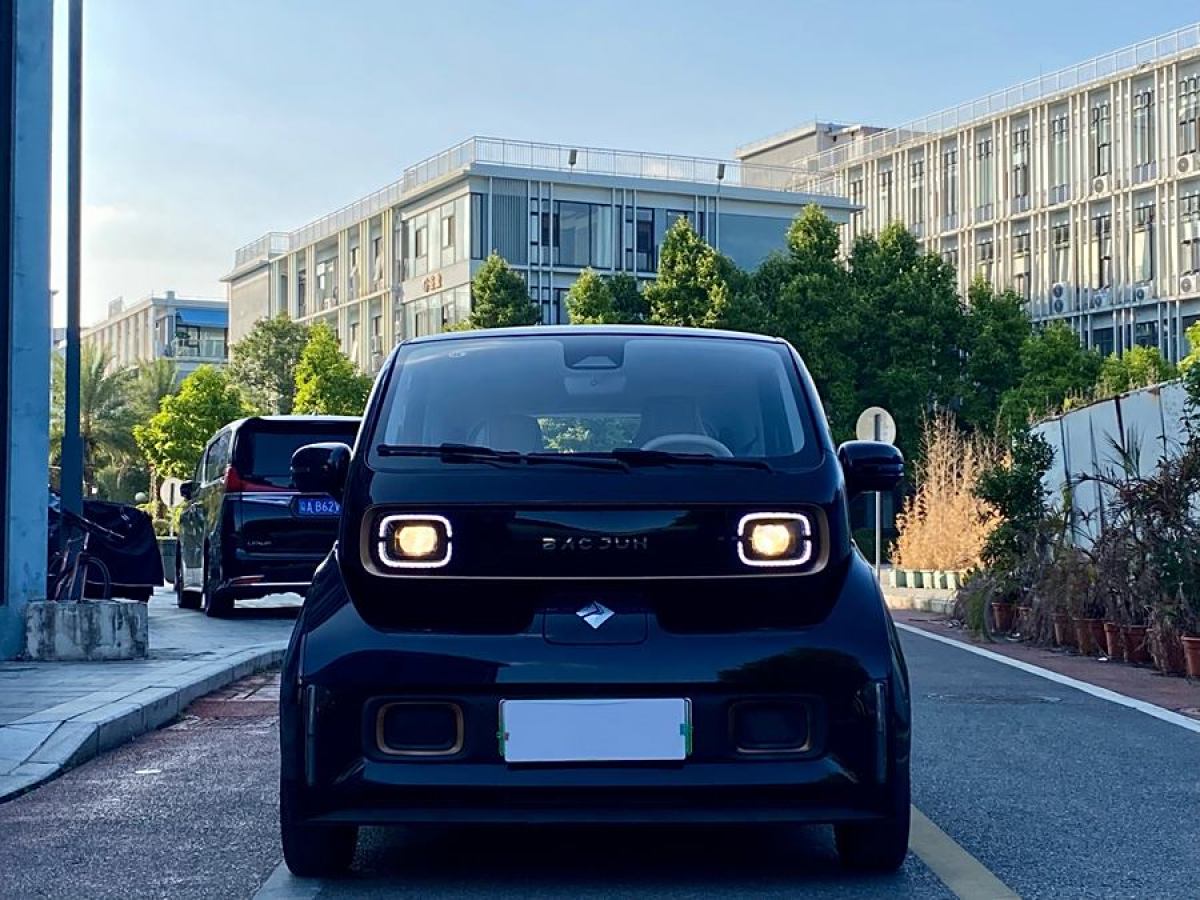 寶駿 寶駿KiWi EV  2021款 高定版時(shí)髦金 三元鋰圖片