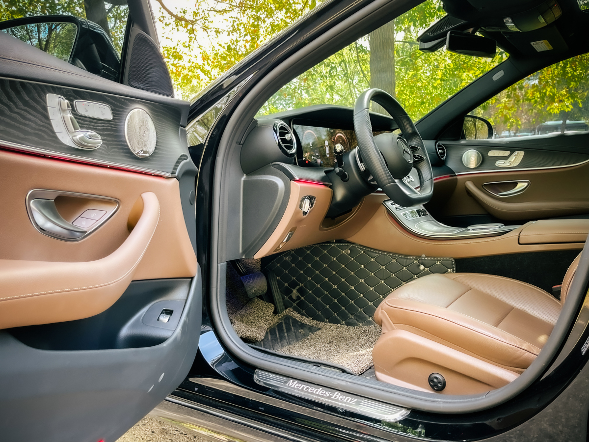 奔驰 奔驰E级  2021款 改款 E 260 豪华型运动版图片