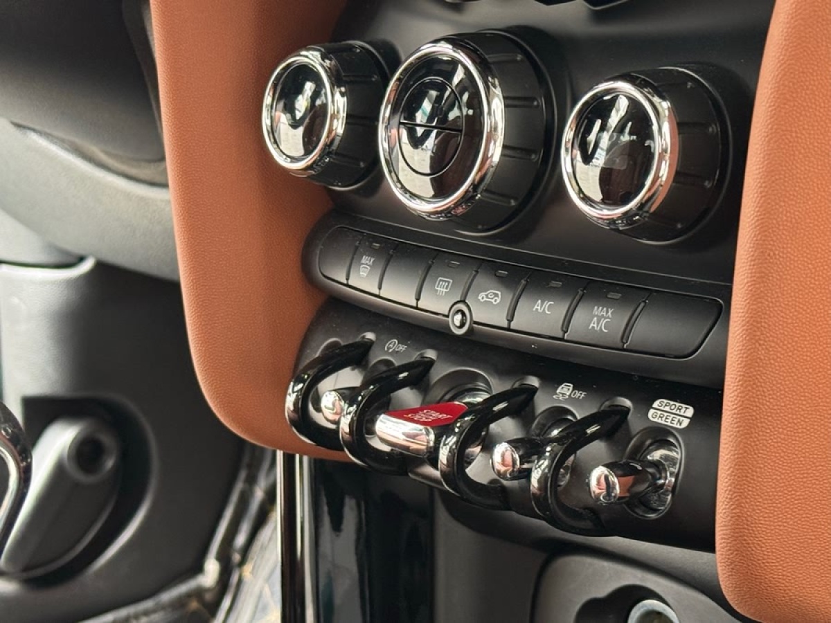 MINI MINI  2022款 改款 1.5T COOPER 經(jīng)典派圖片