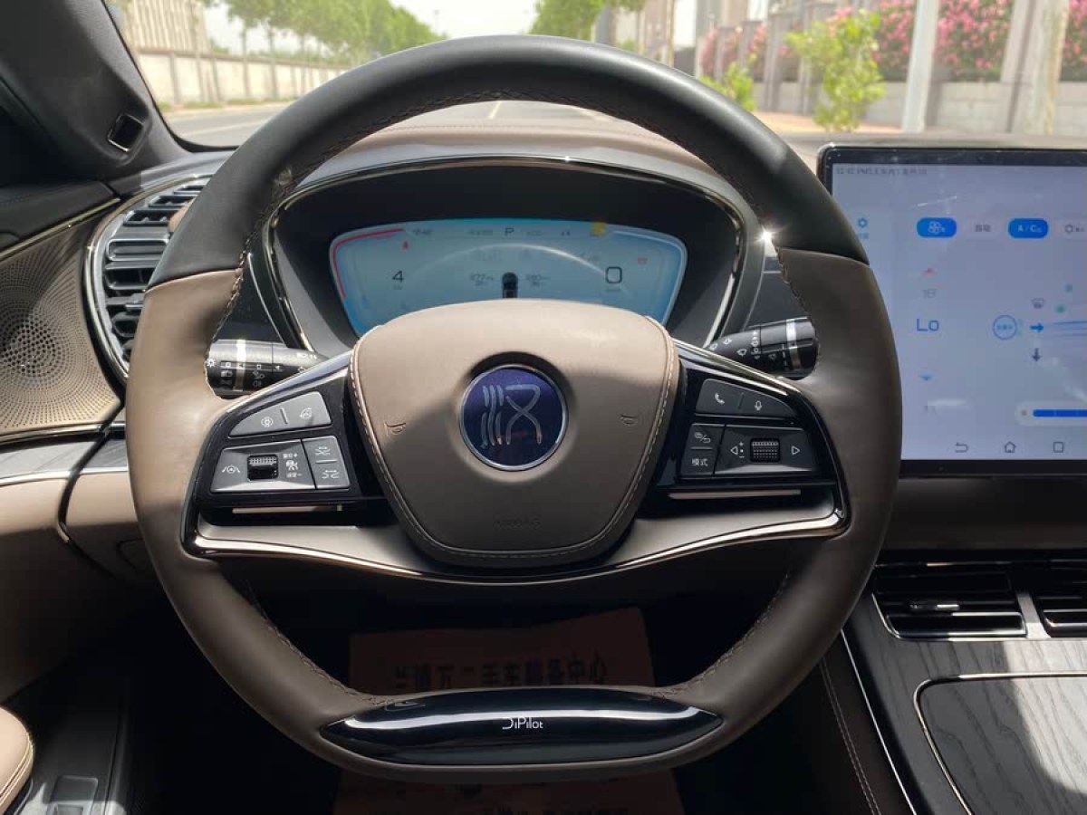 比亞迪 漢  2022款 EV 創(chuàng)世版 610KM四驅尊享型圖片