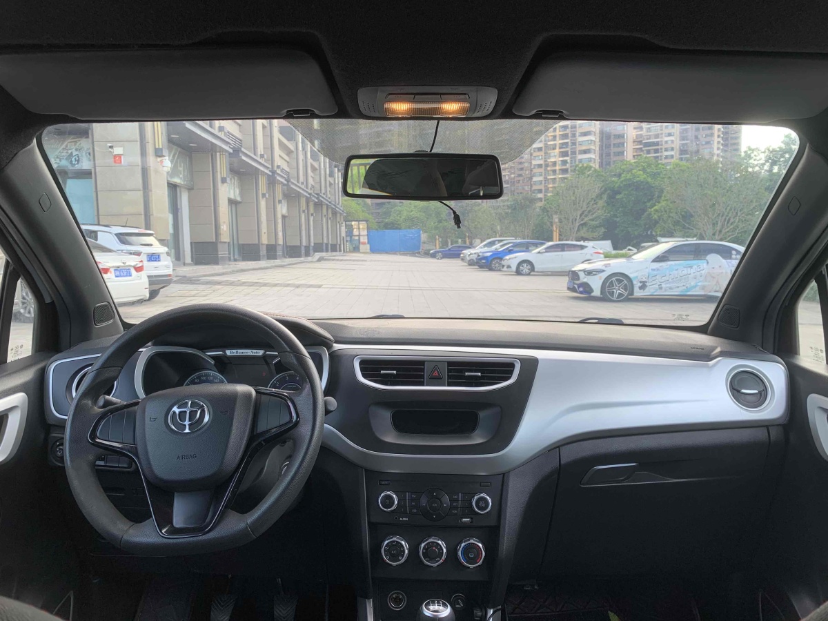 中华 V3  2019款  1.5L 手动舒适型图片