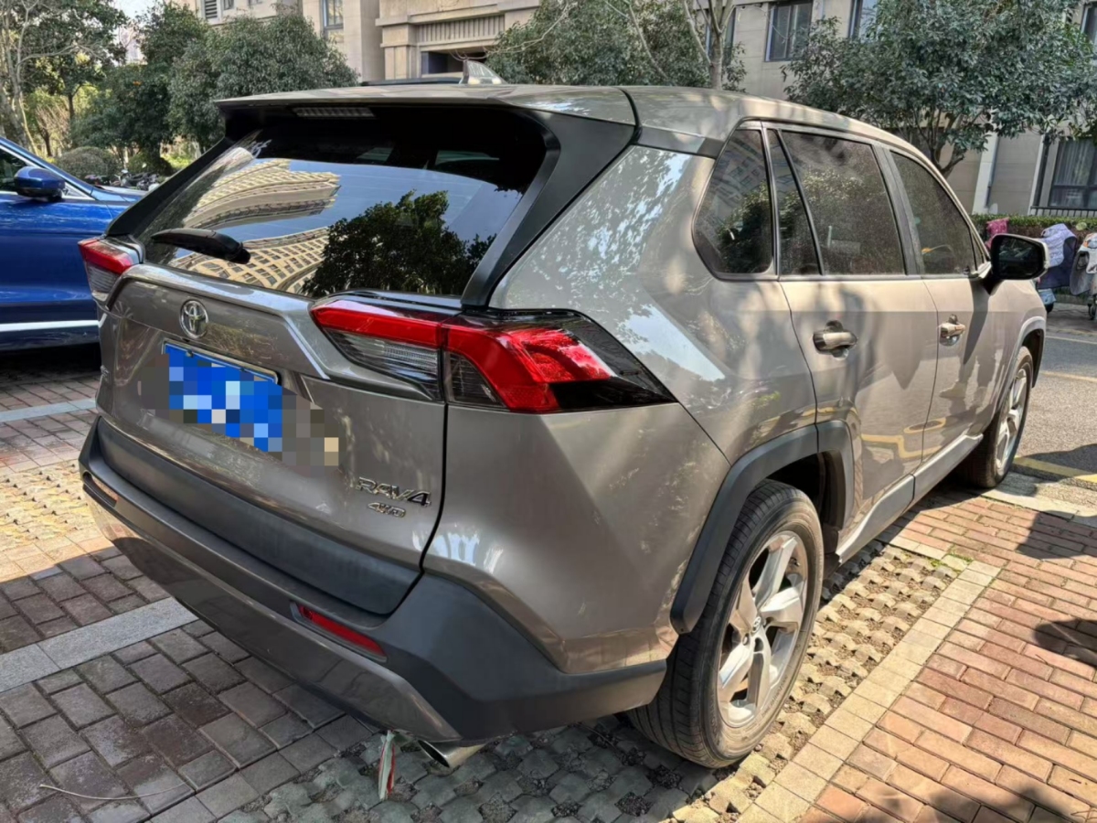 豐田 RAV4  2018款 榮放 2.0L CVT兩驅(qū)風(fēng)尚版圖片