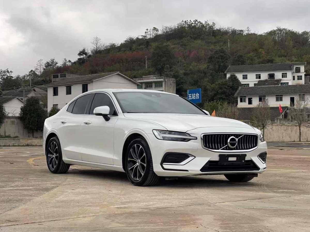 沃爾沃 S60L  2022款 B4 智逸豪華版圖片