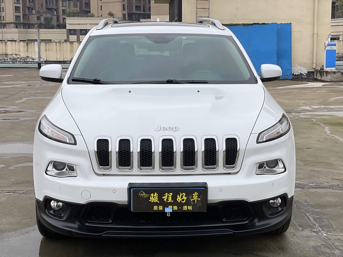 Jeep 自由光  2016款 2.0L 優(yōu)越版圖片