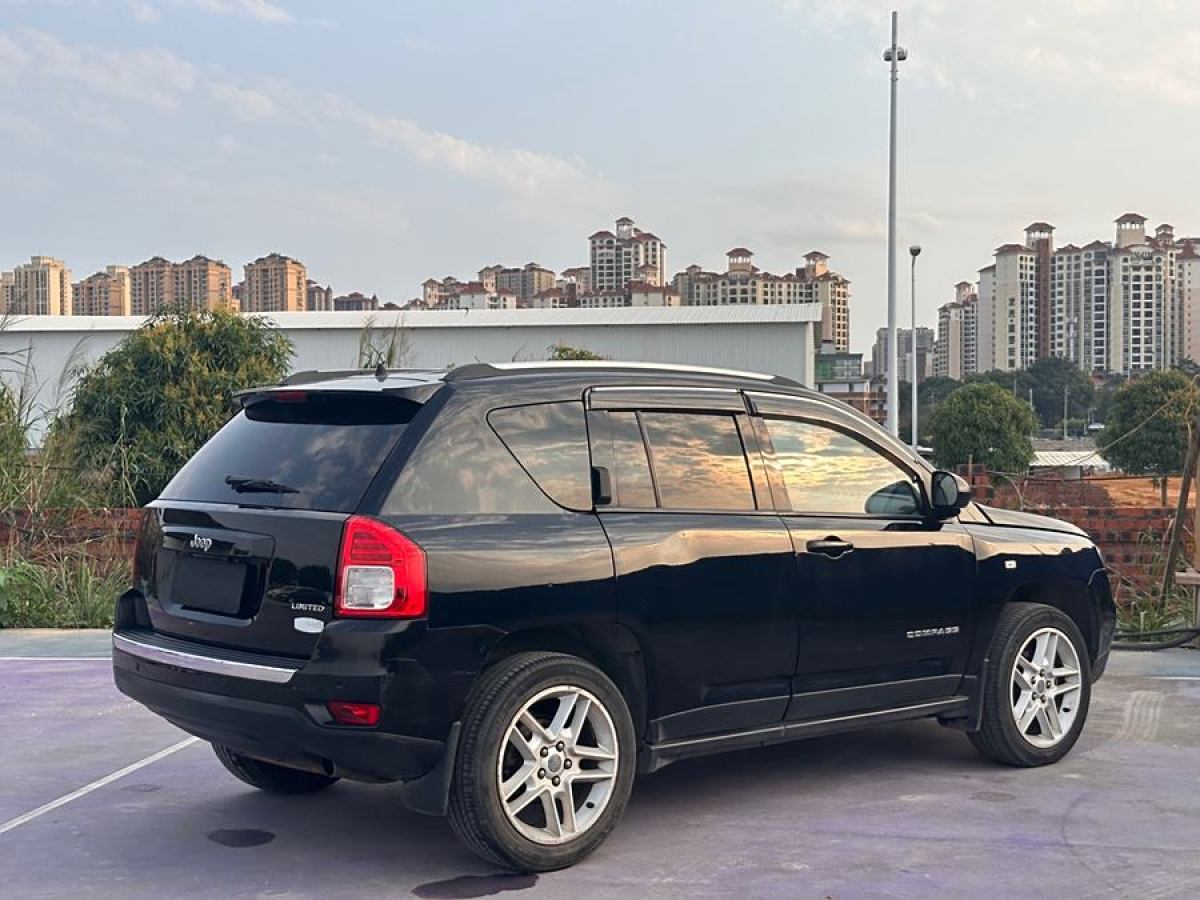 Jeep 指南者  2013款 2.4L 四驅(qū)豪華版圖片