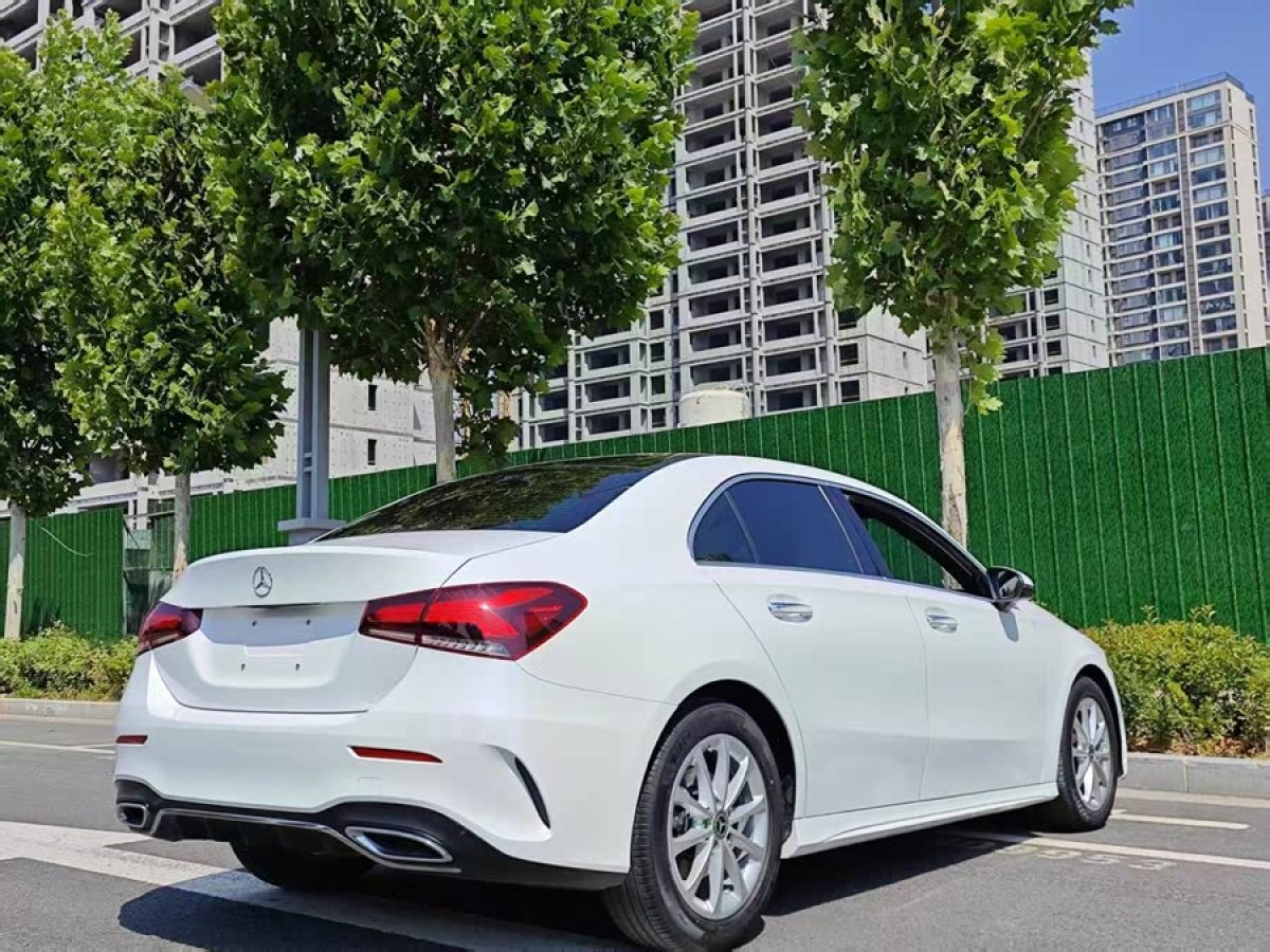 奔馳 奔馳A級(jí)  2020款 改款 A 200 L 運(yùn)動(dòng)轎車時(shí)尚型圖片