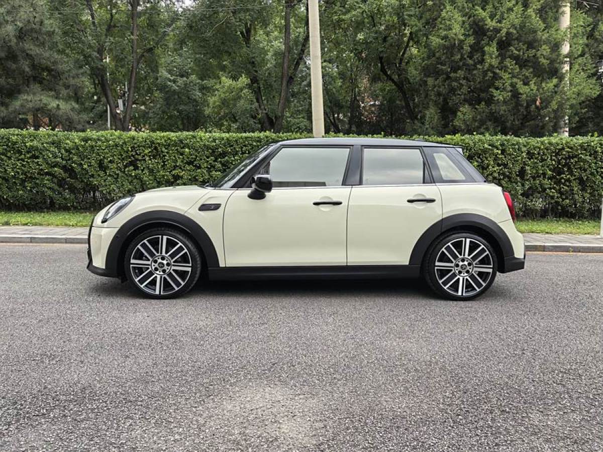 2022年11月MINI MINI  2023款 2.0T COOPER S 藝術(shù)家 五門版