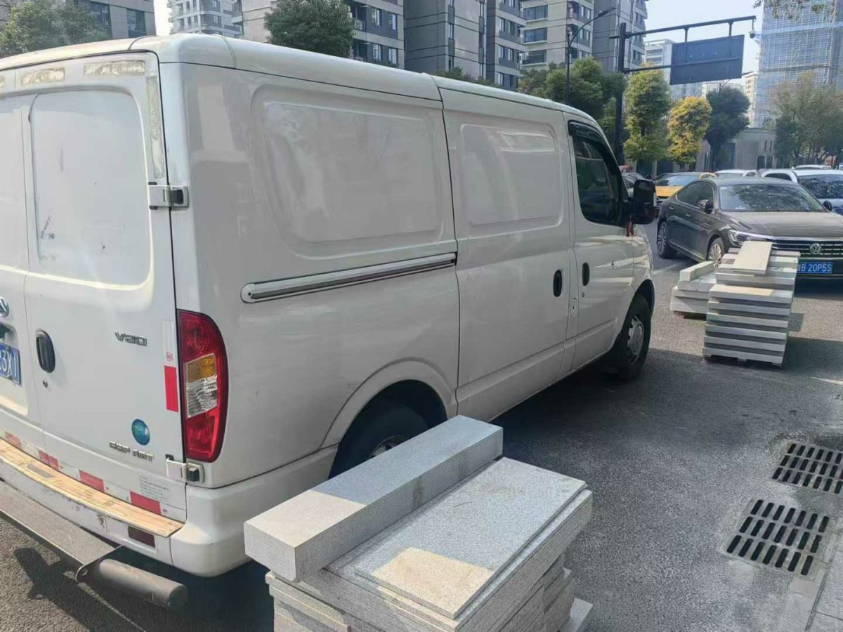 上汽大通 上汽大通MAXUS V100  2022款 2.0T旅行家V100圖片