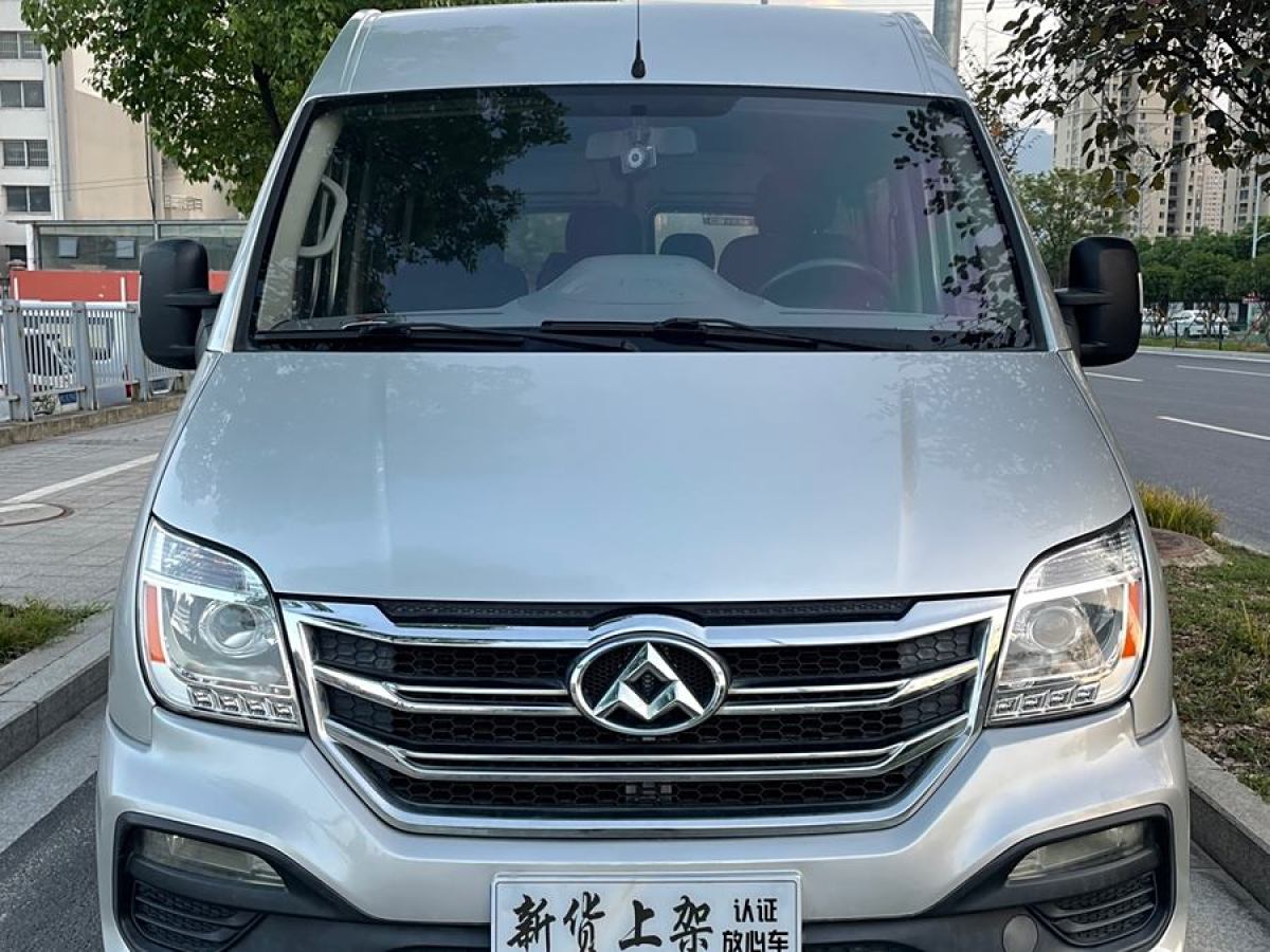 上汽大通 V80  2018款 2.5T AMT傲运通改款短轴中顶5-6座图片