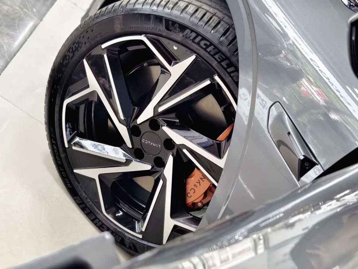 領(lǐng)克 領(lǐng)克Z10  2025款 95kWh 702km四驅(qū)智駕Ultra圖片