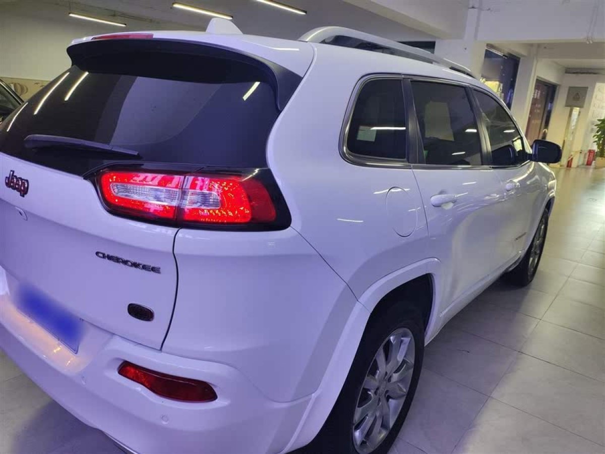 Jeep 自由光  2017款 2.4L 專業(yè)版圖片