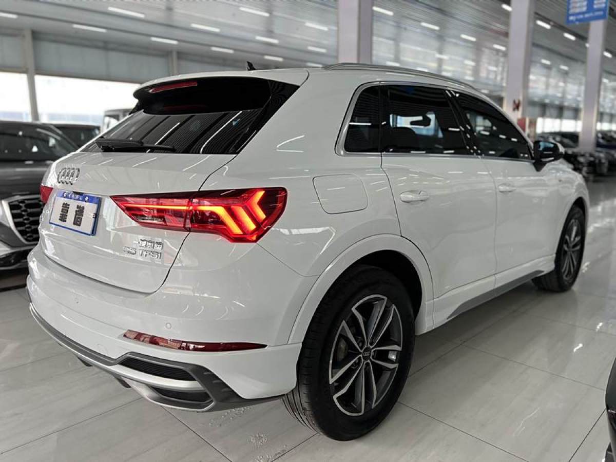 奧迪 奧迪Q3  2019款  35 TFSI 進(jìn)取動感型圖片