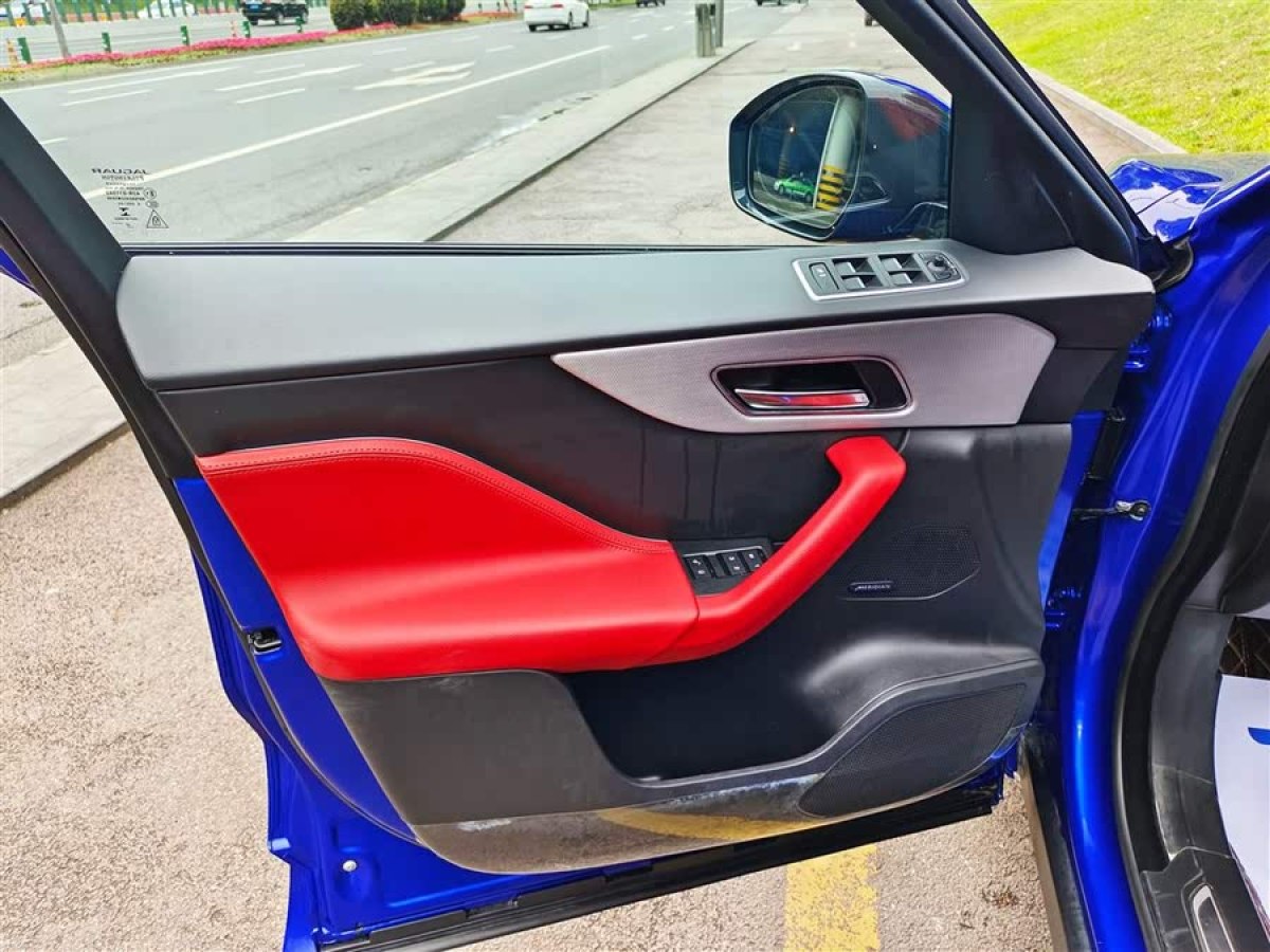 捷豹 F-PACE  2018款 改款 2.0T 四驅(qū)R-Sport運(yùn)動(dòng)版圖片