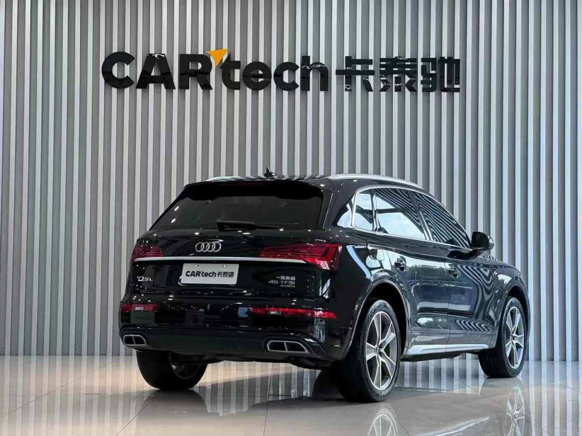 2022年1月奧迪 奧迪Q5 e-tron  2022款 40 e-tron 星耀型 機甲套裝