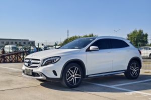 奔驰GLA 奔驰 GLA 220 4MATIC 时尚型