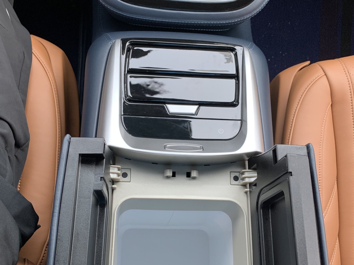 奔驰 威霆  2021款 2.0T 精英版 7座图片