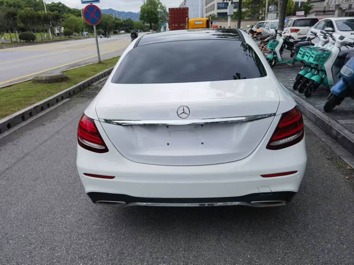 奔馳 奔馳E級  2020款 改款 E 300 L 運(yùn)動時尚型圖片