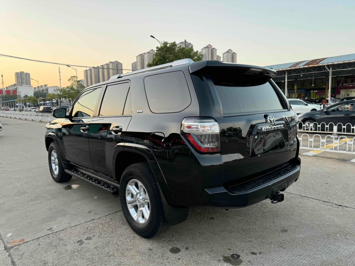 豐田 4Runner  4.0L 喬治巴頓改裝車圖片