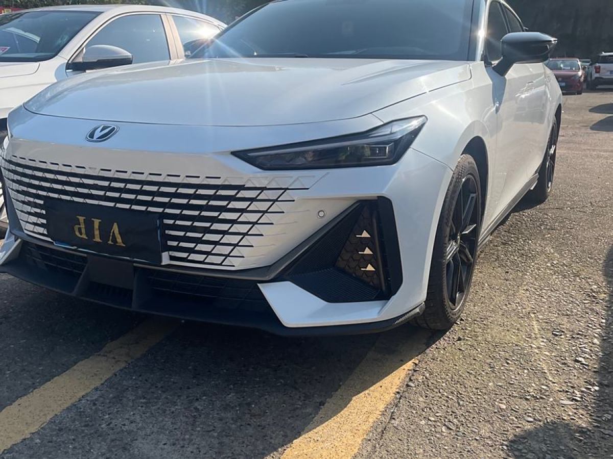 長(zhǎng)安 長(zhǎng)安UNI-V  2023款 1.5T 尊享型圖片