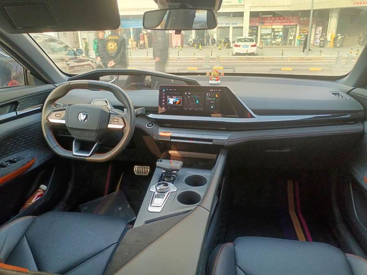 長安 長安UNI-V  2022款 1.5T 智慧領(lǐng)航型圖片