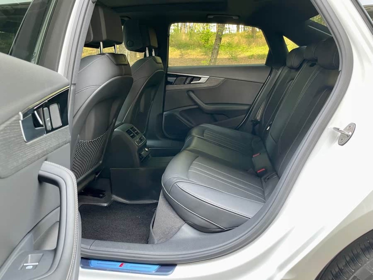 奧迪 奧迪A4L  2023款 40 TFSI 豪華動(dòng)感型圖片