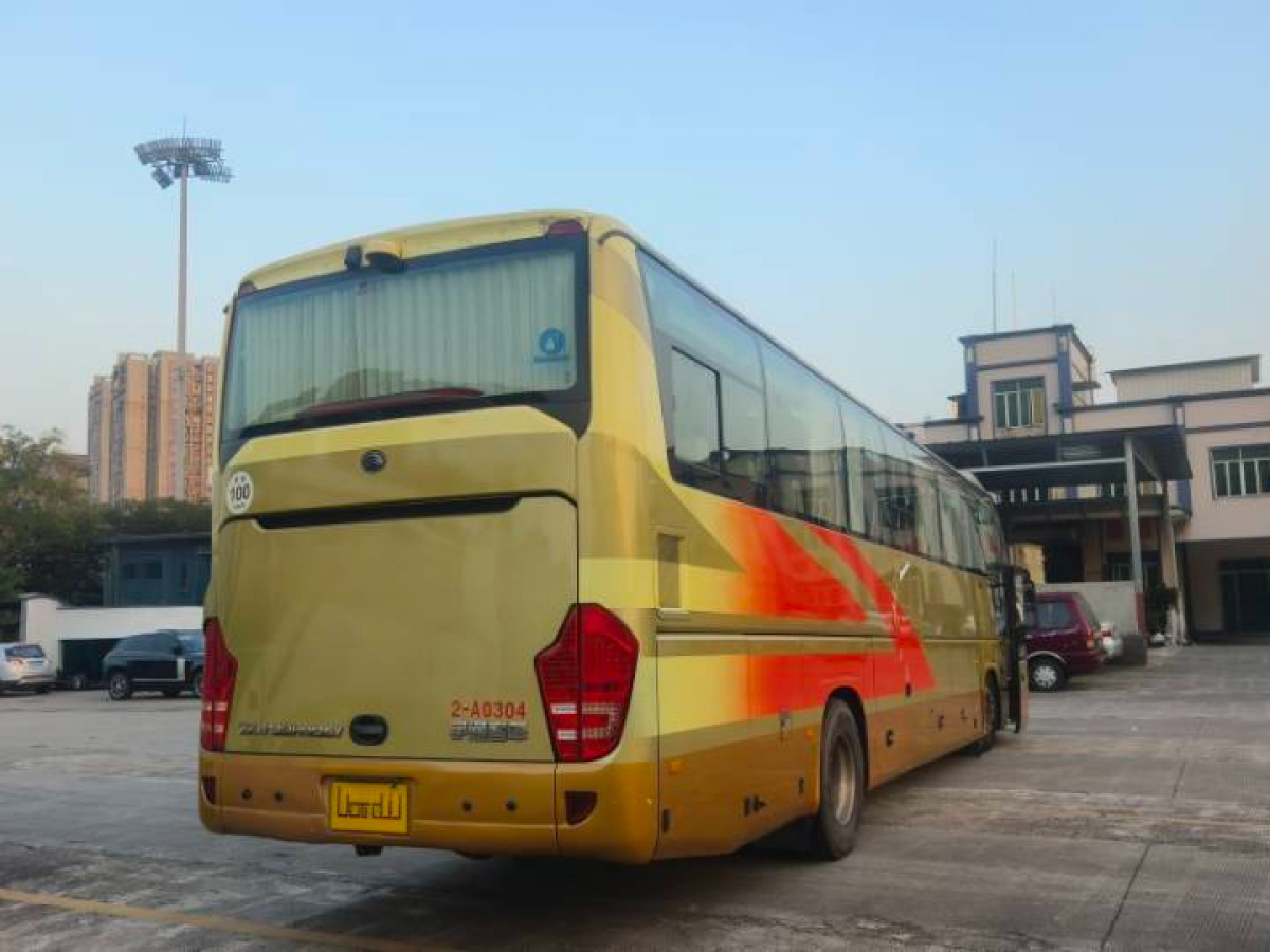 國(guó)五34座2+1宇通6122氣囊中門營(yíng)運(yùn)車圖片