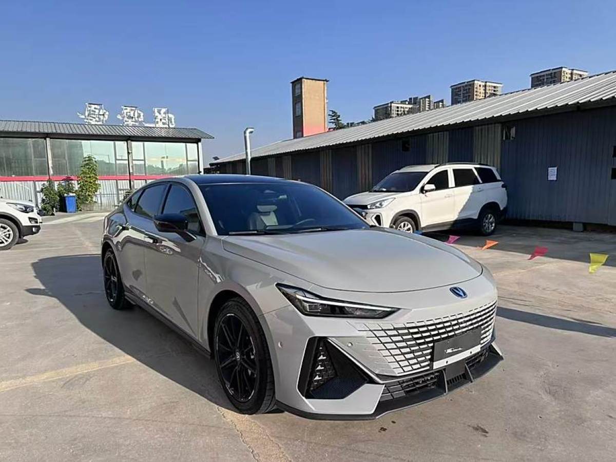 長安 長安UNI-V  2022款 1.5T 尊貴型圖片