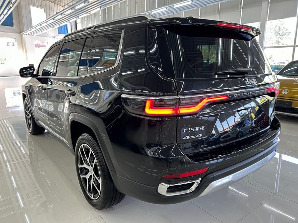 Jeep 大指揮官  2022款 2.0T 四驅(qū)豪華版圖片