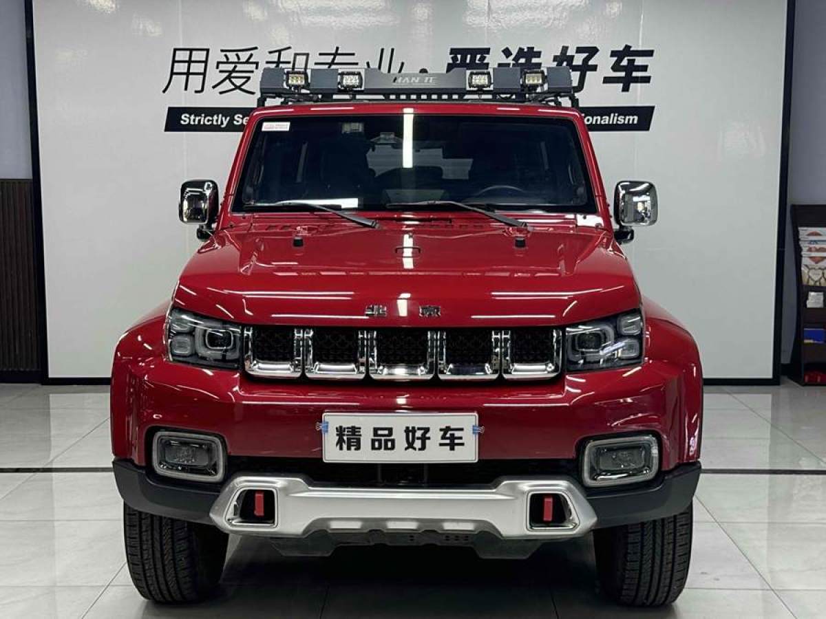 北京 BJ40  2020款 2.0T 自動(dòng)四驅(qū)城市獵人版至尊型圖片