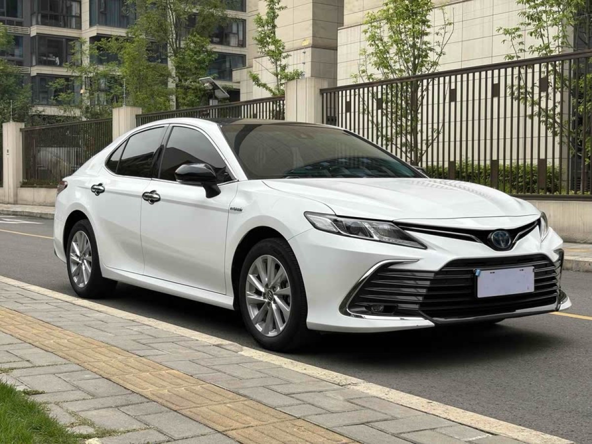 豐田 凱美瑞  2021款 雙擎 2.5HGVP 領(lǐng)先版圖片