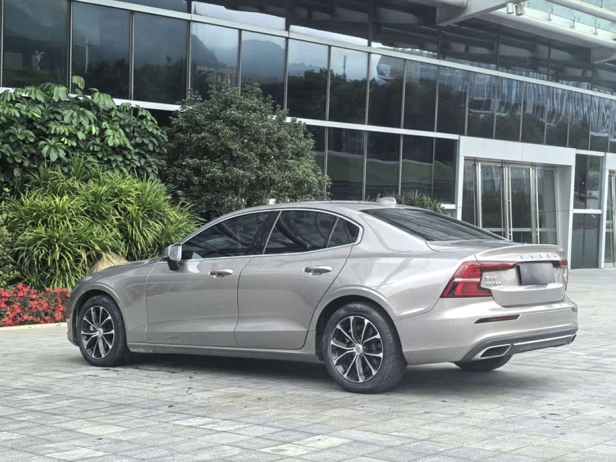 沃爾沃 S60L  2022款 B4 智逸豪華版圖片