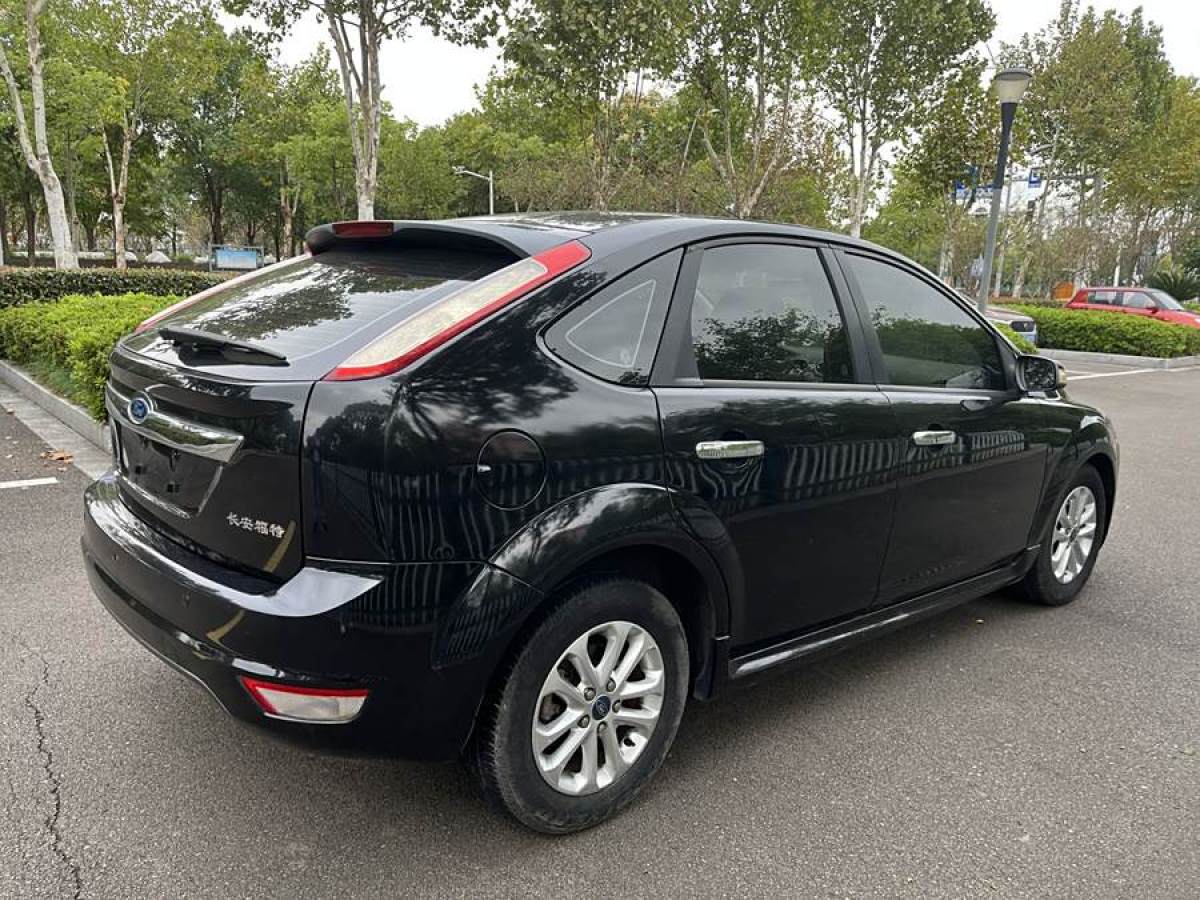 福特 ?？怂? 2011款 兩廂 1.8L 自動時(shí)尚型圖片