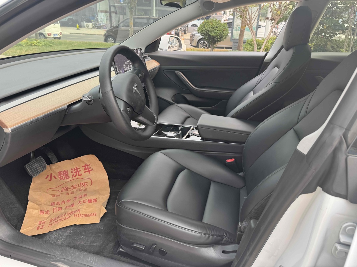 特斯拉 Model 3  2019款 標(biāo)準(zhǔn)續(xù)航后驅(qū)升級(jí)版圖片