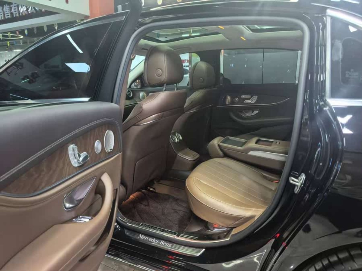 奔馳 奔馳E級(jí)  2022款 改款 E 300 L 豪華型圖片