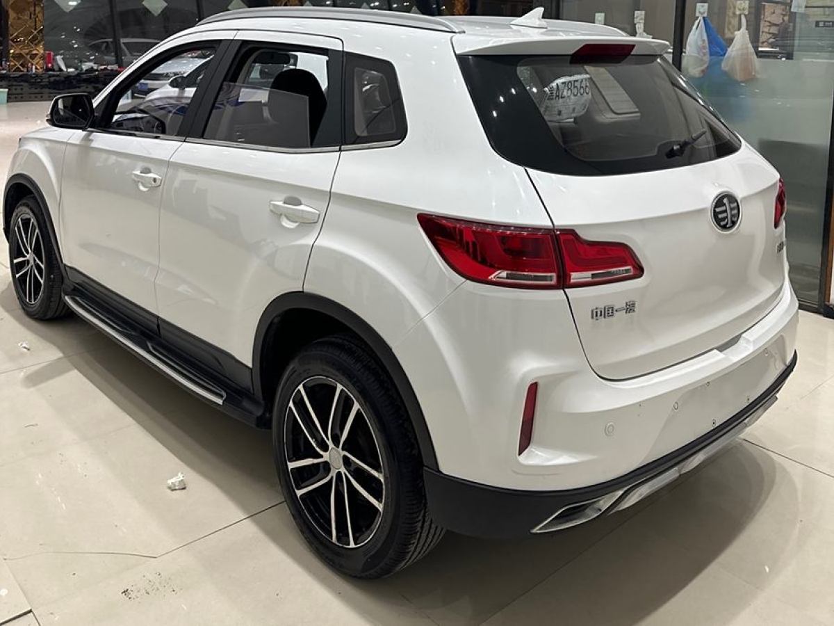 奔騰 X40  2017款 1.6L 自動豪華型圖片