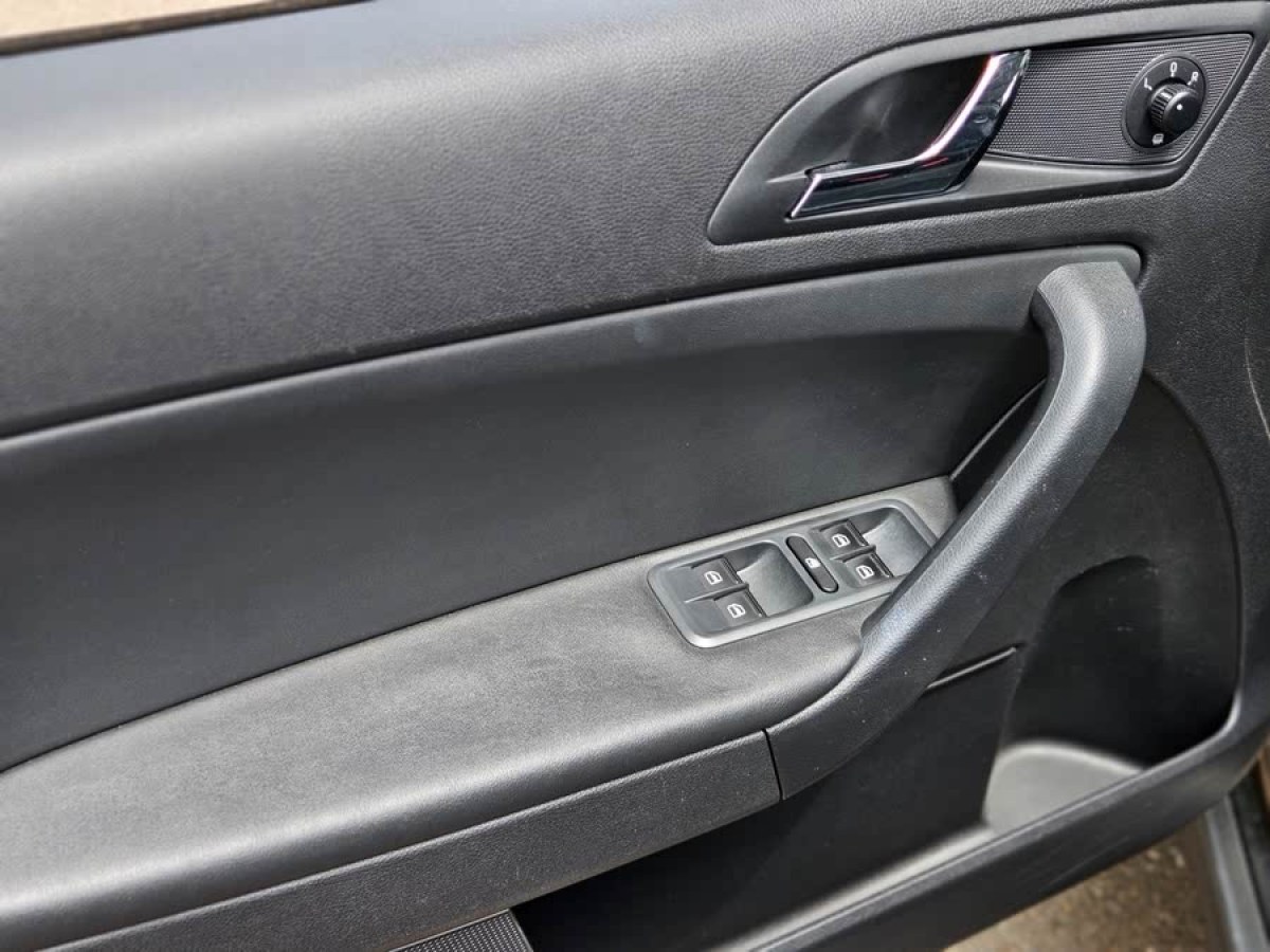 斯柯達 Yeti  2014款 1.8TSI DSG野驅(qū)版圖片