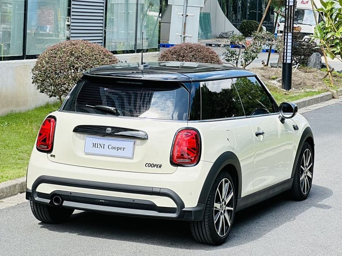 2022年8月MINI MINI  2023款 改款 1.5T COOPER 藝術(shù)家