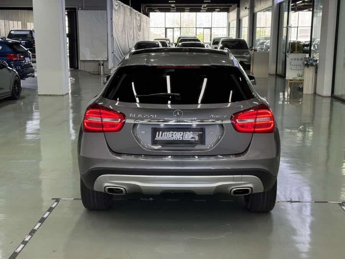 奔馳 奔馳GLA  2015款 GLA 220 4MATIC 時(shí)尚型圖片
