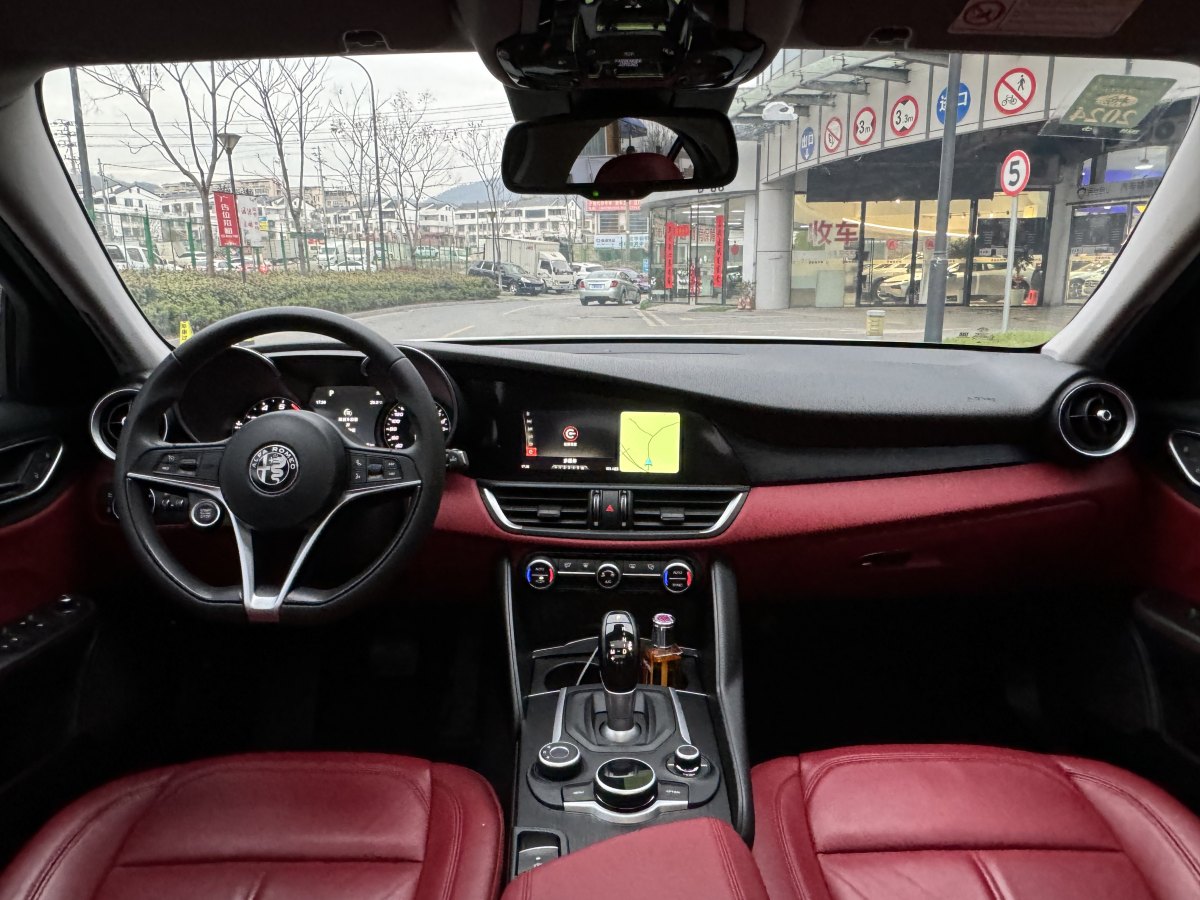 2018年6月阿尔法·罗密欧 Giulia  2017款 2.0T 200HP 豪华版