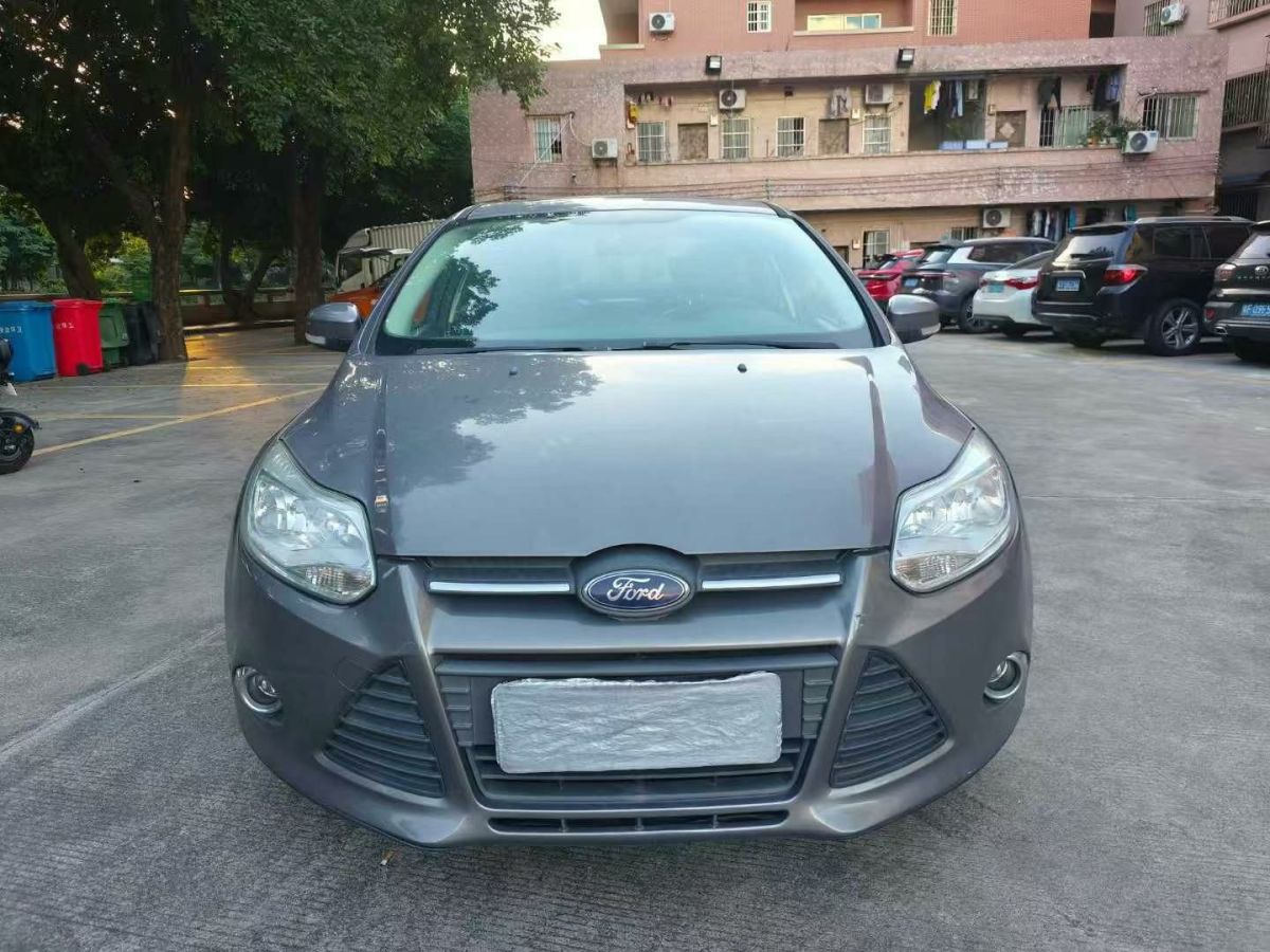 福特 ?？怂? 2014款 兩廂經(jīng)典 1.8L 自動(dòng)酷白典藏版圖片