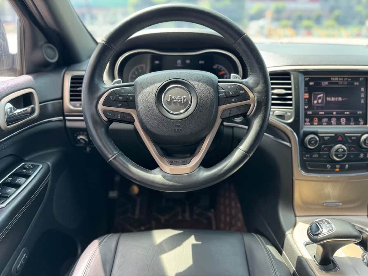 Jeep 大切諾基  2014款 3.0L 舒享導(dǎo)航版圖片