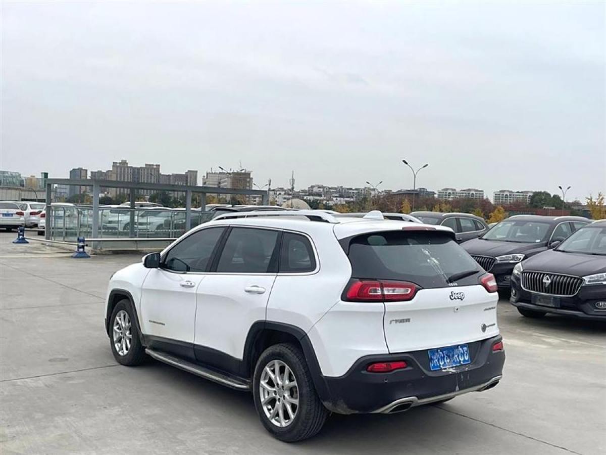 Jeep 自由光  2017款 2.4L 優(yōu)越版圖片